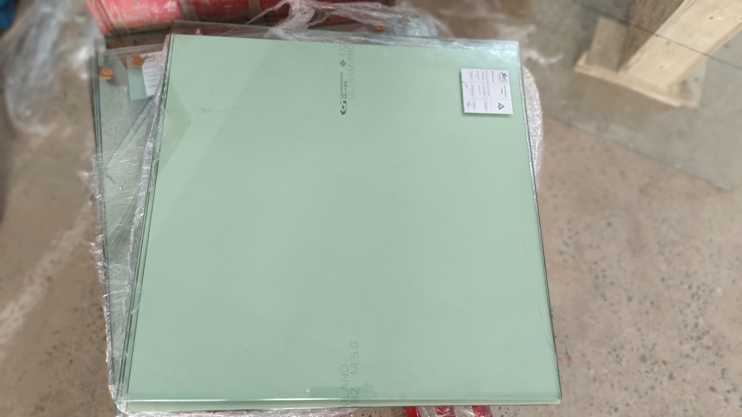 thử nghiệm mẫu kính xây dựng