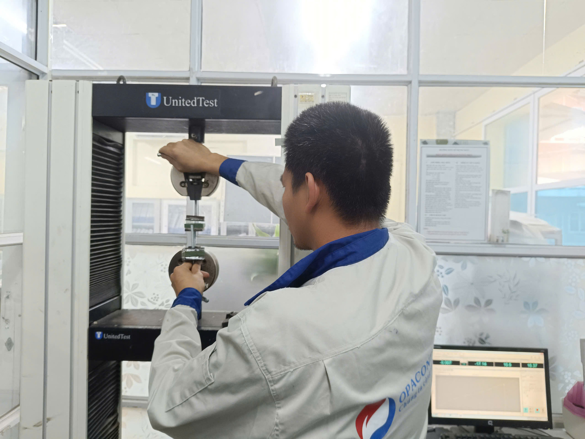 Các máy kiểm tra độ bền kéo 