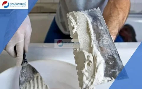 Có nên trộn keo dán gạch với xi măng không?