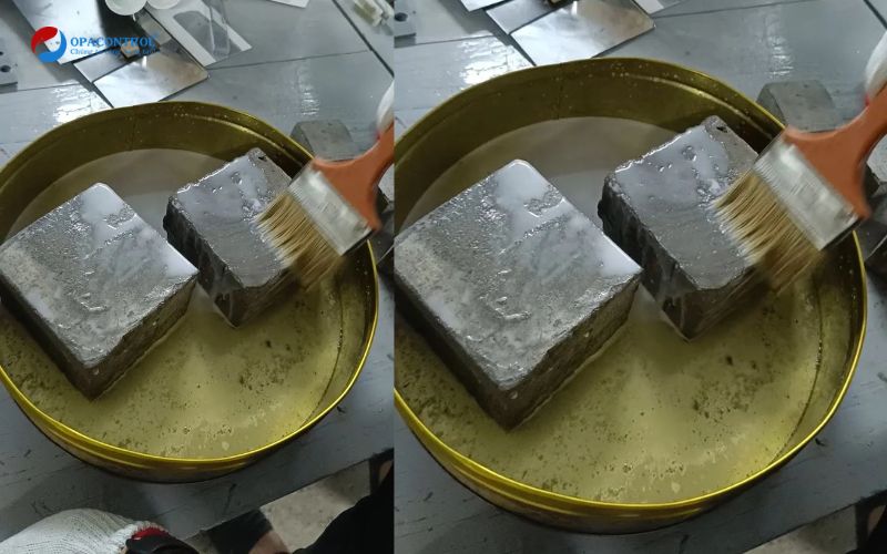 Quét phụ gia tăng cứng cho bê tông