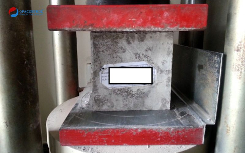Thử nghiệm nén mẫu xác định cường độ bê tông