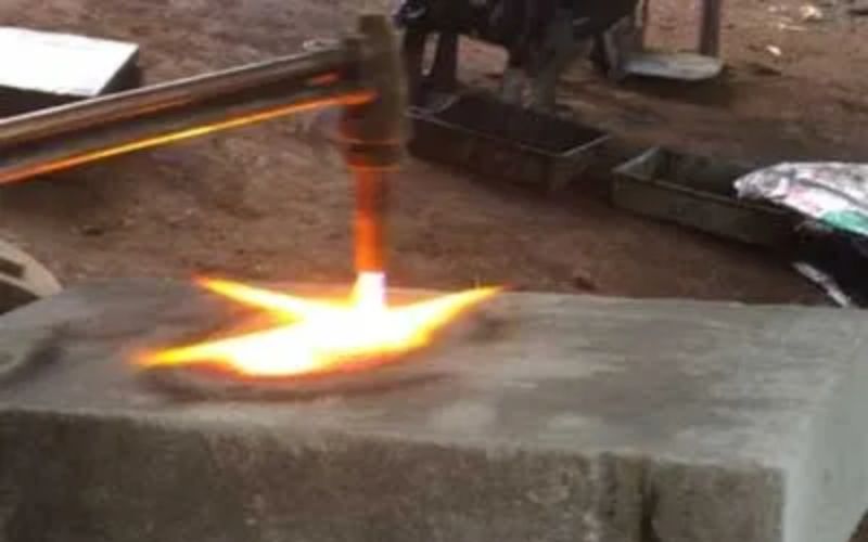 Thực hiện thử nghiệm khả năng chống cháy của gạch bê tông