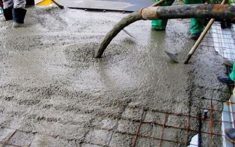 Hình 1: Hỗn hợp bê tông bơm có độ sụt cao