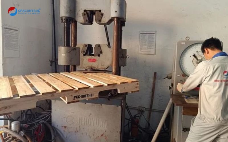 Thử nghiệm nén khối gia cường cho Pallet 