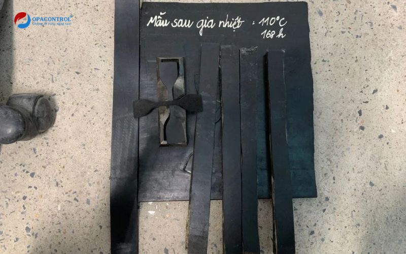 Mẫu thử băng tải cao su sau khi gia nhiệt 