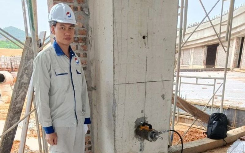 Hình ảnh thử nghiệm kéo nhổ thép khoan cấy tại OPACONTROL