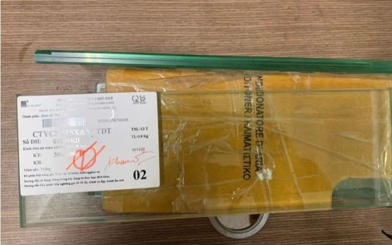 Lấy mẫu thử nghiệm kính dán nhiều lớp 