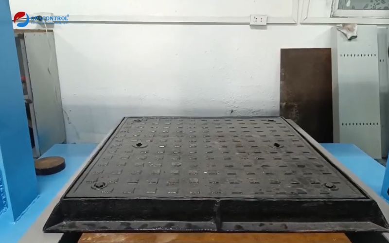 Chuẩn bị thử nghiệm nắp hố ga 