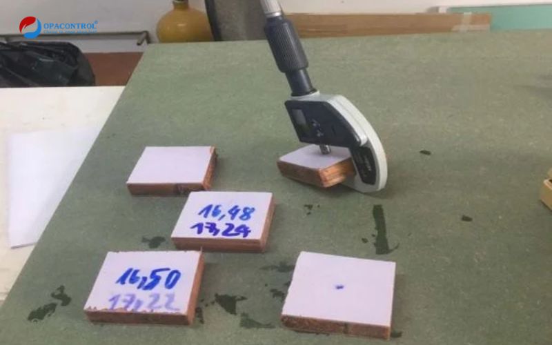 Thước panme thử nghiệm các chỉ tiêu cơ lý cho ván gỗ nhân tạo 