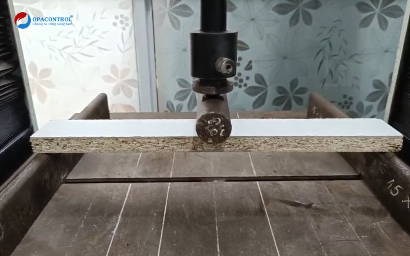 Xác định độ bền uốn tĩnh  ván dăm OPACONTROL thực hiện 