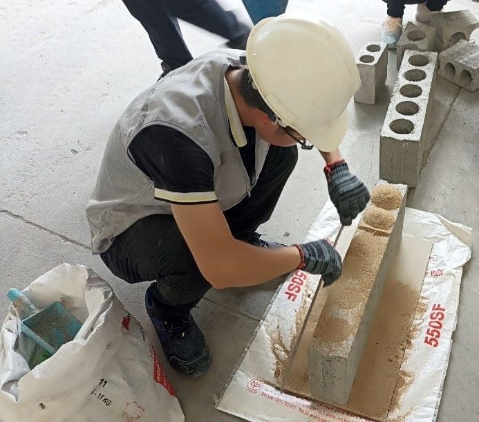Hình ảnh xác định độ rỗng gạch bê tông