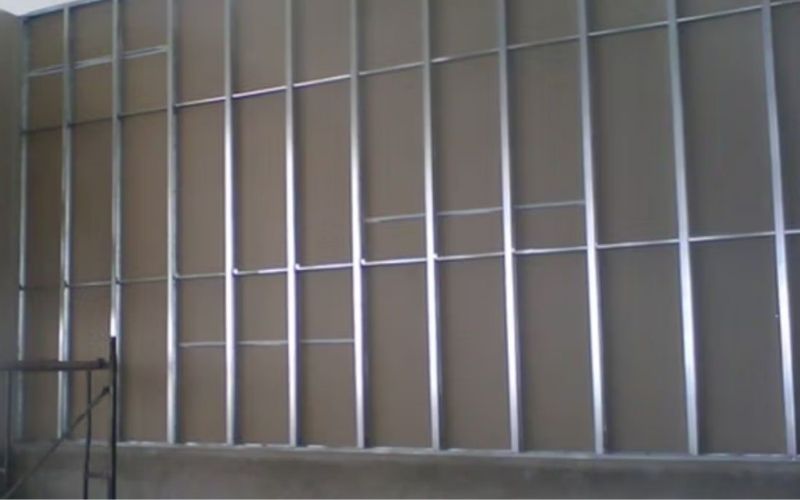 Hệ khung vách ngăn nên được thử nghiệm trước khi sử dụng