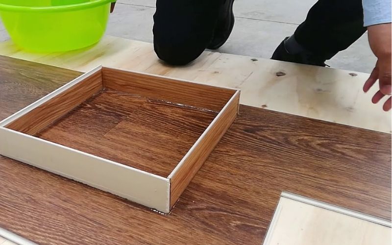 Lấy mẫu thử nghiệm ván sàn composite