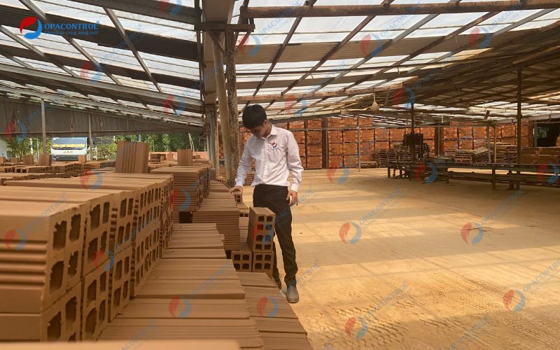 Chuyên gia OPACONTROL đánh giá cơ sở sản xuất gạch Minh Long