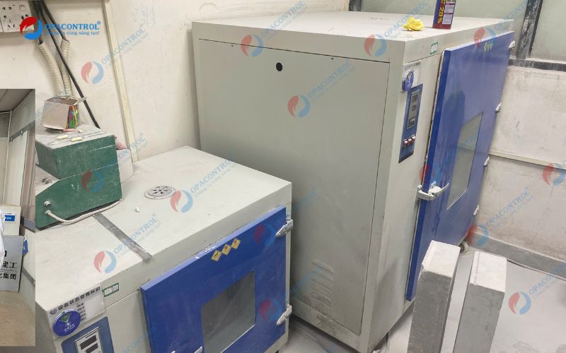 Máy móc nung gạch tại tại nhà máy ở Huệ Châu, Trung Quốc