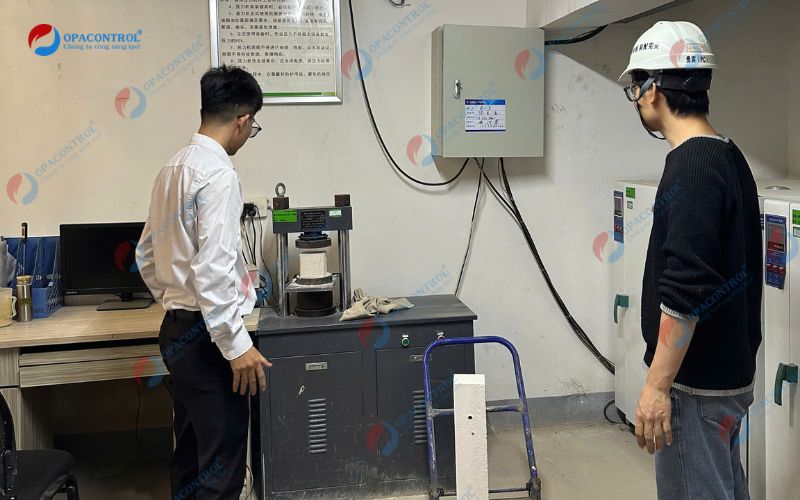 Chuyên gia OPACONTROL đánh giá tại phòng máy Công ty Tín Thành