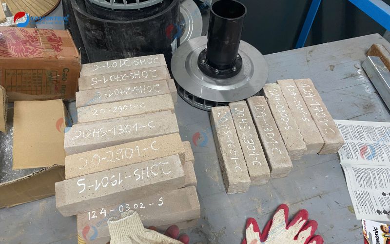 Gạch bê tông nhẹ trong quá trình thí nghiệm tại OPACONTROL