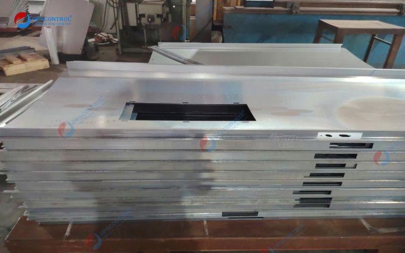 Lô cửa do Công ty TNHH Điện - Điện tử 3C sản xuất