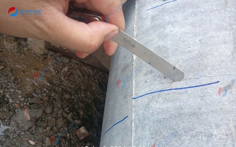Kiểm tra vết nứt cây cột điện 